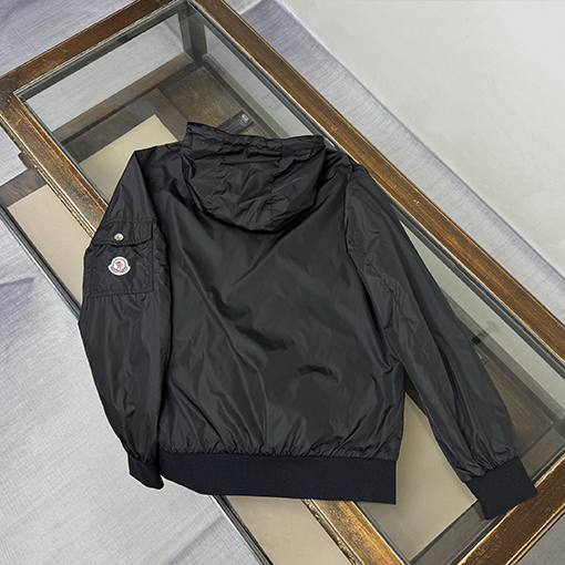 モンクレール 新作フード付きウィンドブレーカー