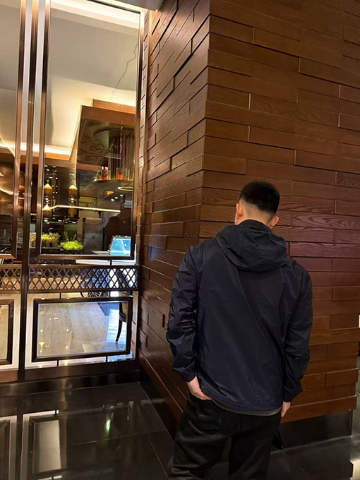 バーバリーコピー 騎士の刺繍入りフード収納ジャケット