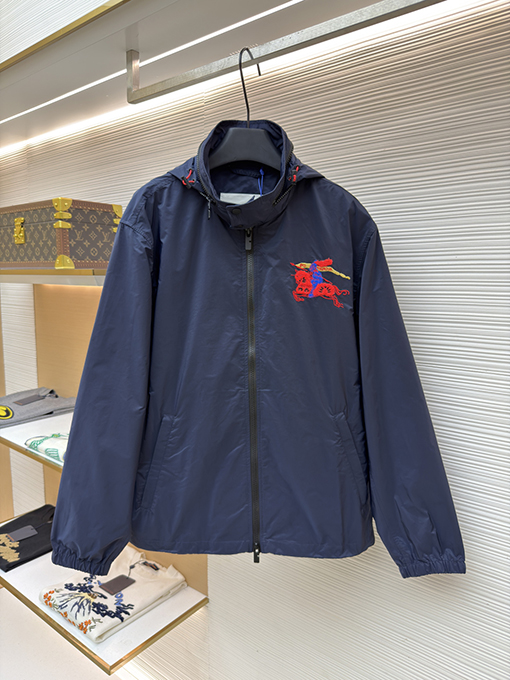 バーバリーコピー 騎士の刺繍入りフード収納ジャケット