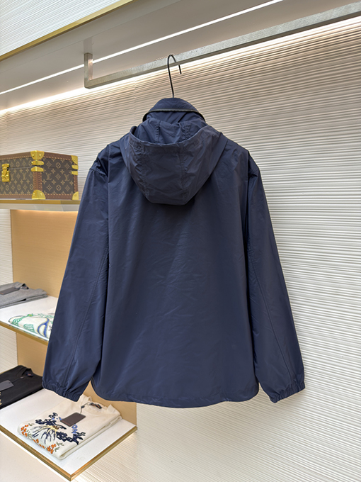 バーバリーコピー 騎士の刺繍入りフード収納ジャケット