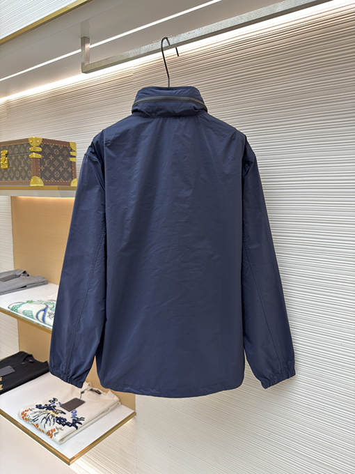 バーバリーコピー 騎士の刺繍入りフード収納ジャケット