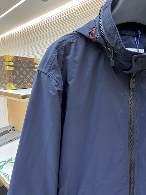 バーバリーコピー 騎士の刺繍入りフード収納ジャケット