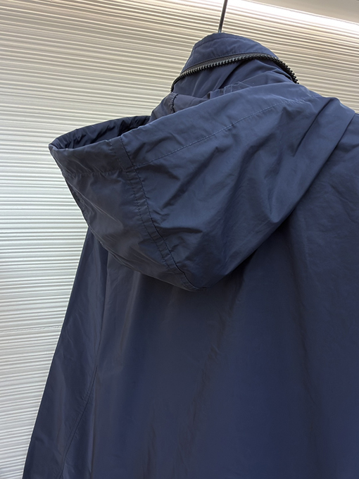 バーバリーコピー 騎士の刺繍入りフード収納ジャケット