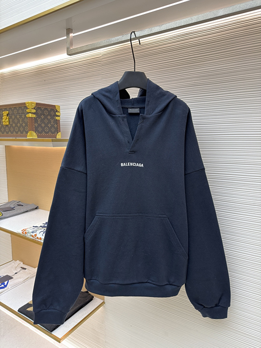 バレンシアガ Balenciaga 刺繍ロゴ入りパーカー