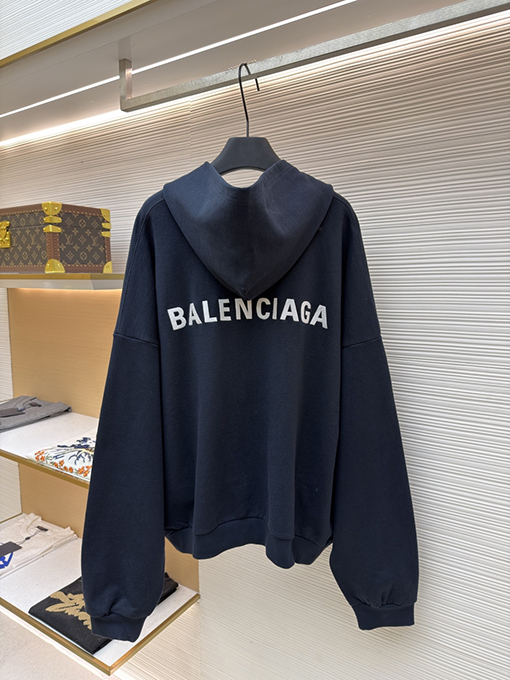 バレンシアガ Balenciaga 刺繍ロゴ入りパーカー