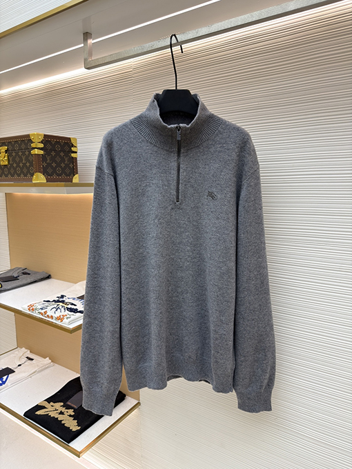 バーバリー 刺繍入りハーフジップタートルネックセーター