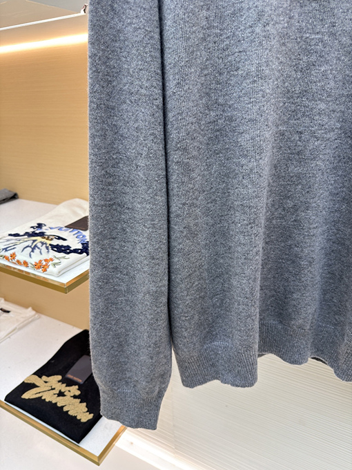 バーバリー 刺繍入りハーフジップタートルネックセーター