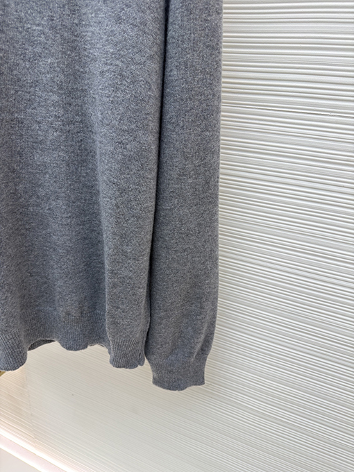 バーバリー 刺繍入りハーフジップタートルネックセーター