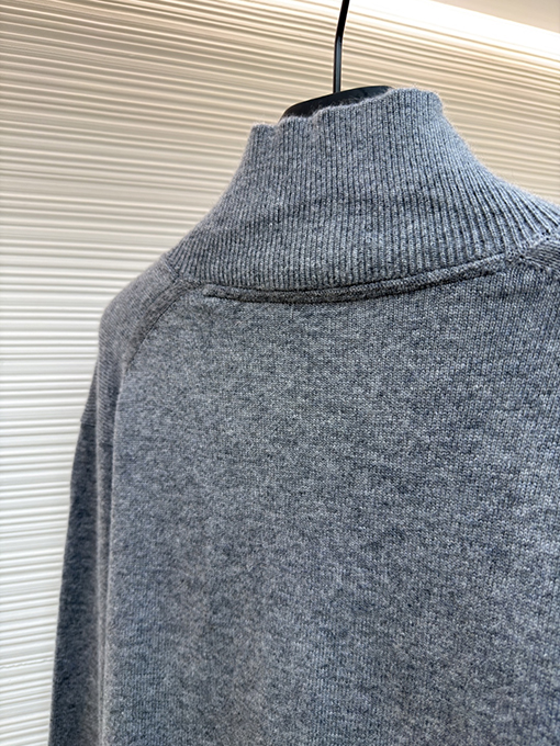 バーバリー 刺繍入りハーフジップタートルネックセーター