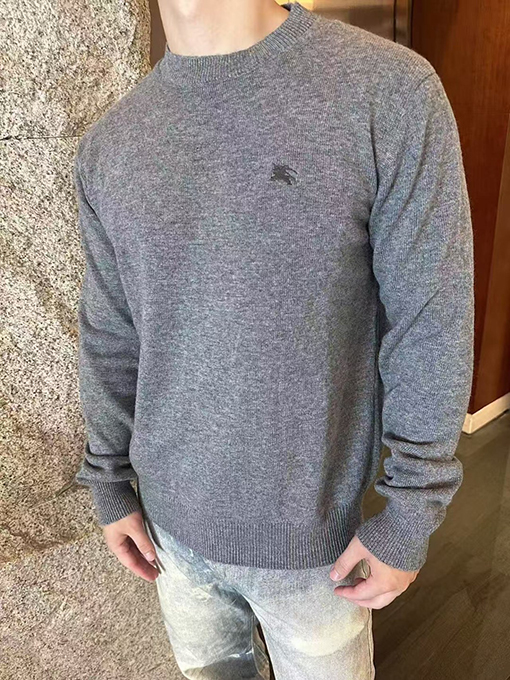 バーバリー 刺繍入りラウンドネックニットセーター