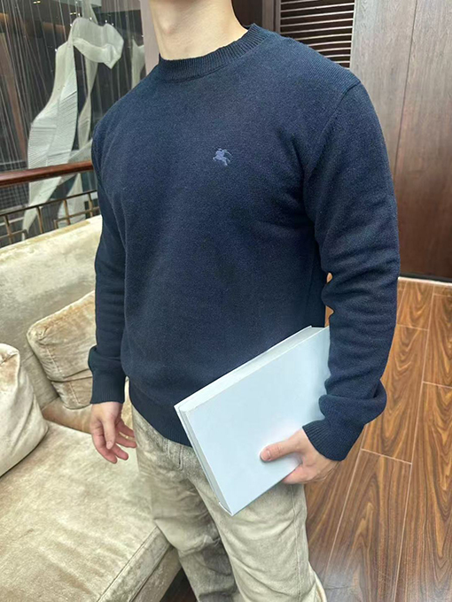 バーバリー 刺繍入りラウンドネックニットセーター