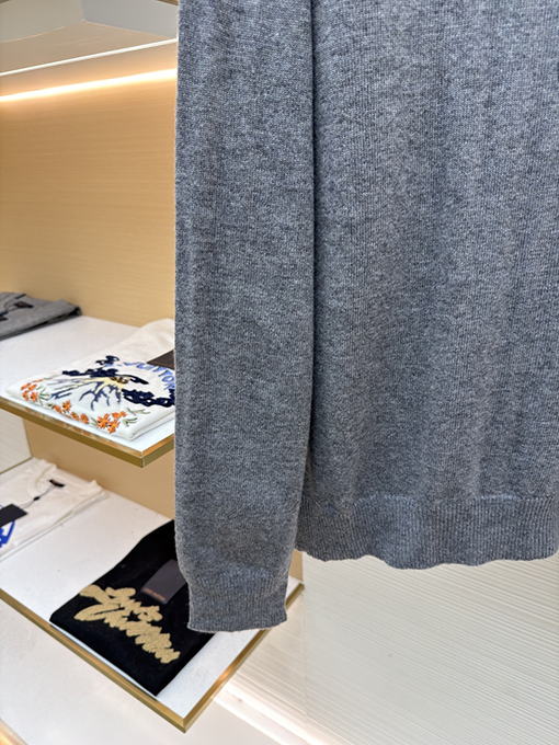 バーバリー 刺繍入りラウンドネックニットセーター