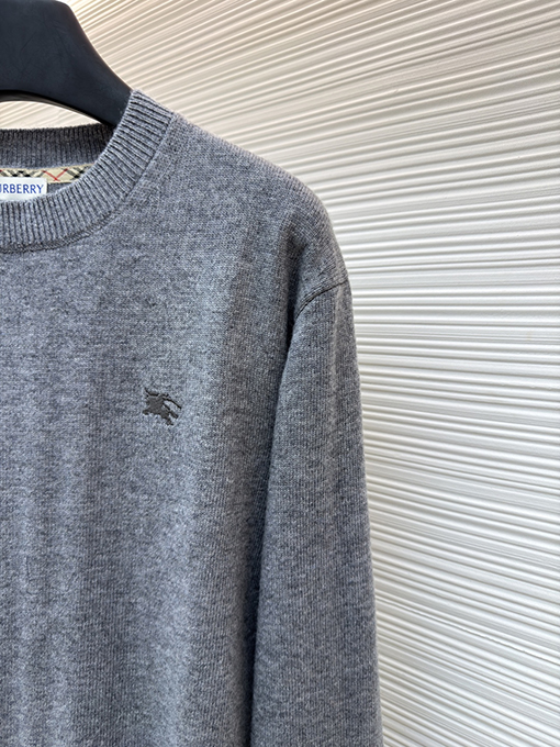 バーバリー 刺繍入りラウンドネックニットセーター