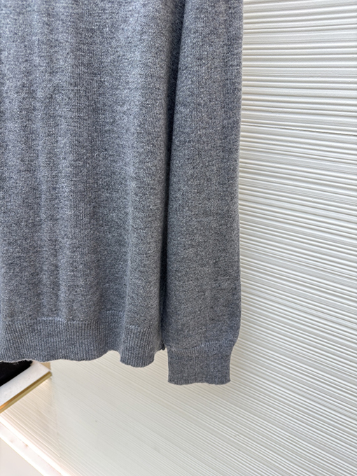 バーバリー 刺繍入りラウンドネックニットセーター