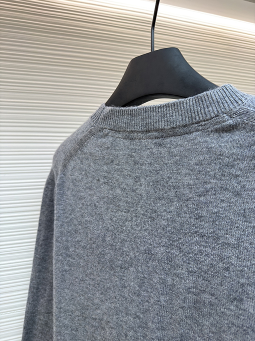 バーバリー 刺繍入りラウンドネックニットセーター