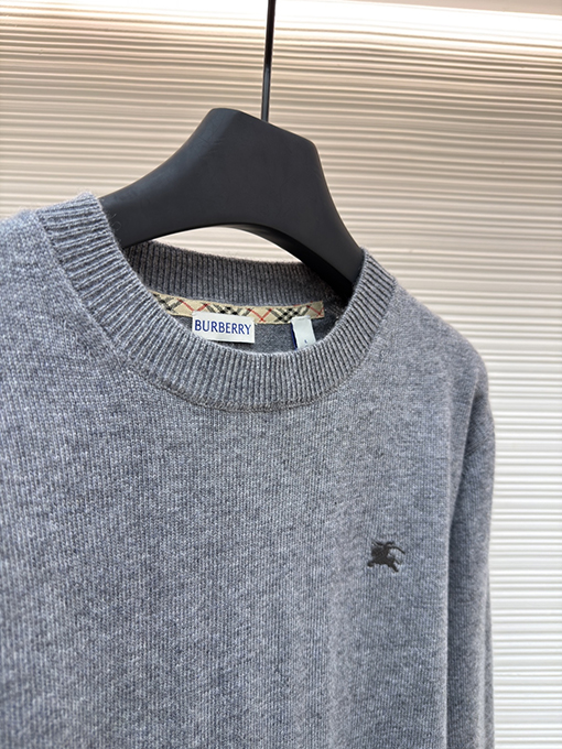 バーバリー 刺繍入りラウンドネックニットセーター