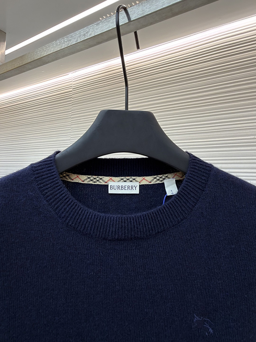 バーバリー 刺繍入りラウンドネックニットセーター