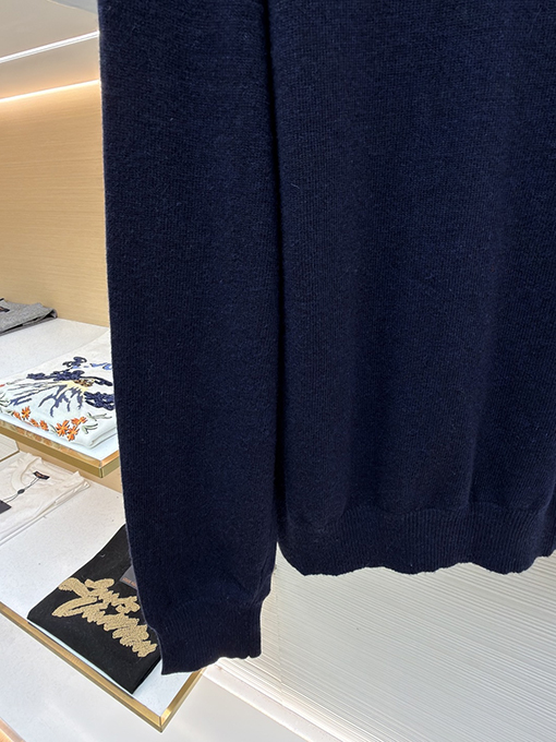 バーバリー 刺繍入りラウンドネックニットセーター