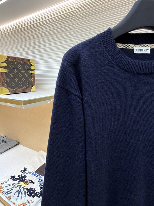 バーバリー 刺繍入りラウンドネックニットセーター