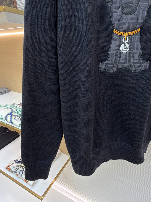 フェンディ 子犬のアップリケ刺繍ロゴ入りニットセーター