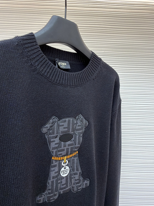 フェンディ 子犬のアップリケ刺繍ロゴ入りニットセーター
