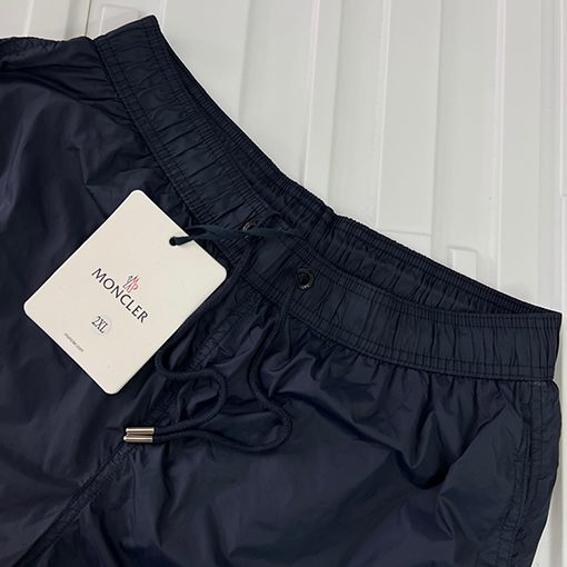 モンクレール 刺繍入りマイクロラベルショーツ