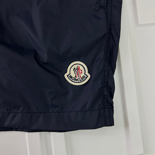 モンクレール 刺繍入りマイクロラベルショーツ