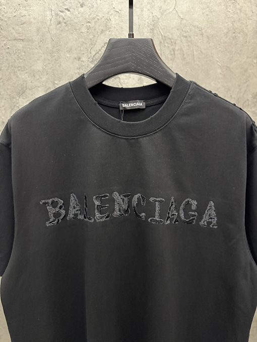 バレンシアガ BALENCIAGA ダイレクトプリントのタッセルアップリケ刺繍入り半袖Tシャツ