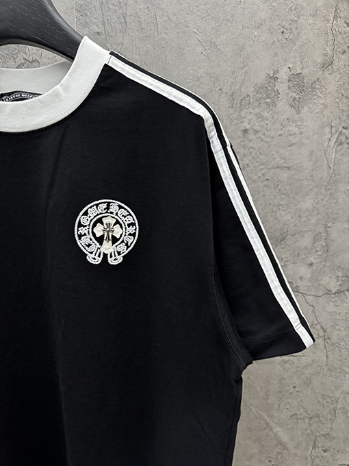 クロムハーツスーパーコピー クラシックなレザーのクロスステッチストライプショルダー半袖Tシャツ
