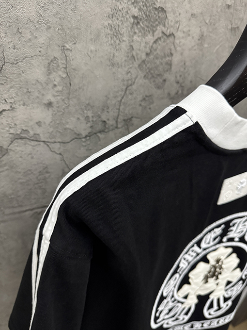 クロムハーツスーパーコピー クラシックなレザーのクロスステッチストライプショルダー半袖Tシャツ