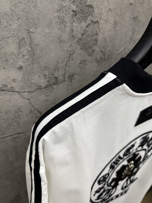 クロムハーツスーパーコピー クラシックなレザーのクロスステッチストライプショルダー半袖Tシャツ