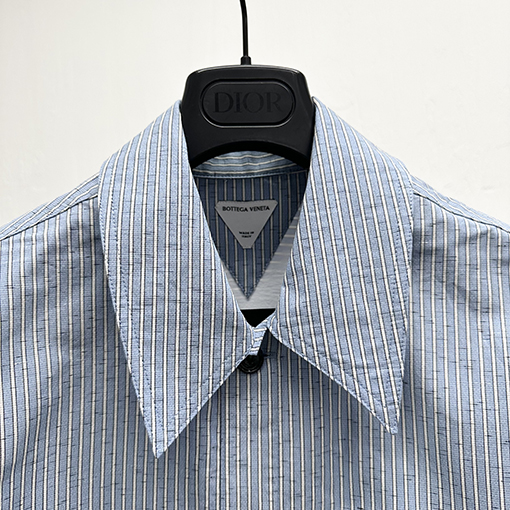 ボッテガヴェネタ 青いストライプの半袖シャツ