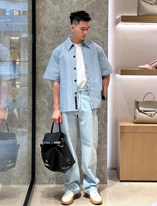 ボッテガヴェネタ 青いストライプの半袖シャツ