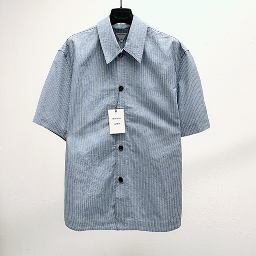 ボッテガヴェネタ 青いストライプの半袖シャツ