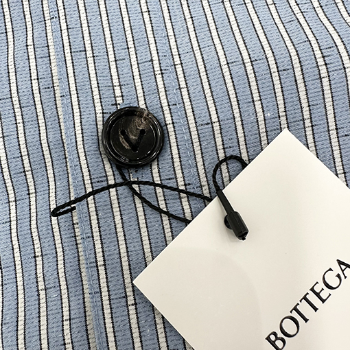 ボッテガヴェネタ 青いストライプの半袖シャツ