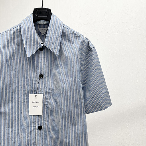 ボッテガヴェネタ 青いストライプの半袖シャツ