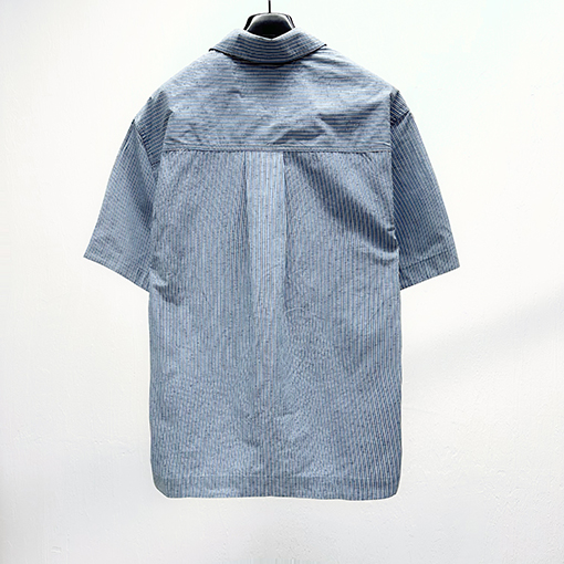 ボッテガヴェネタ 青いストライプの半袖シャツ