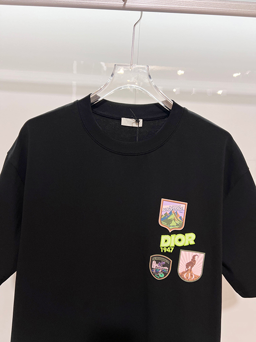 ディオールコピー 緑の1947バッジCDの刺繍ロゴ入り半袖Tシャツ