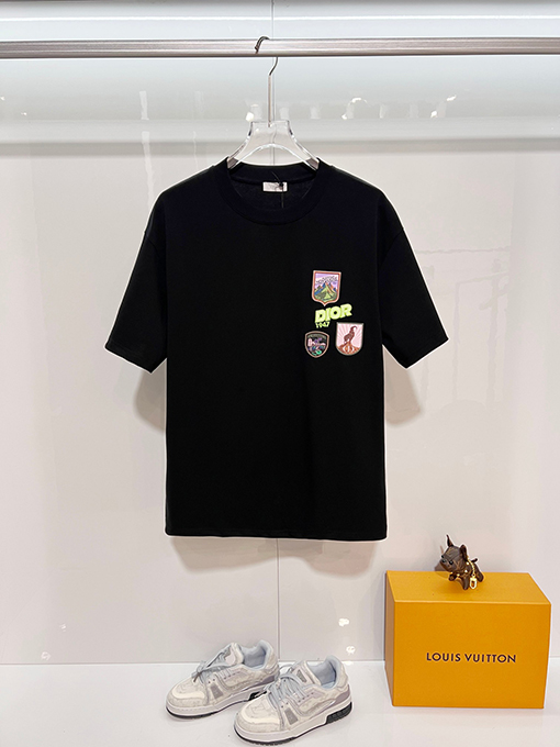 ディオールコピー 緑の1947バッジCDの刺繍ロゴ入り半袖Tシャツ