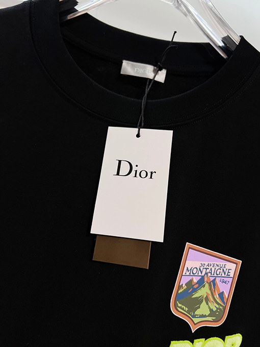 ディオールコピー 緑の1947バッジCDの刺繍ロゴ入り半袖Tシャツ