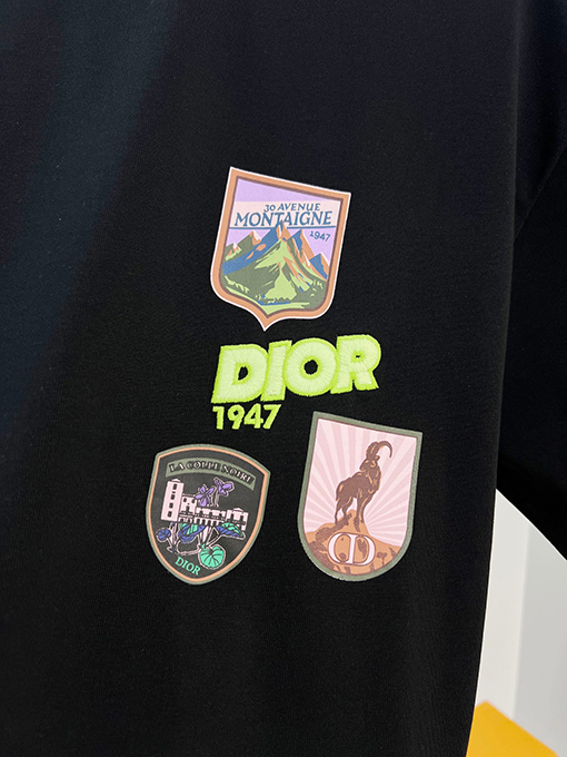 ディオールコピー 緑の1947バッジCDの刺繍ロゴ入り半袖Tシャツ