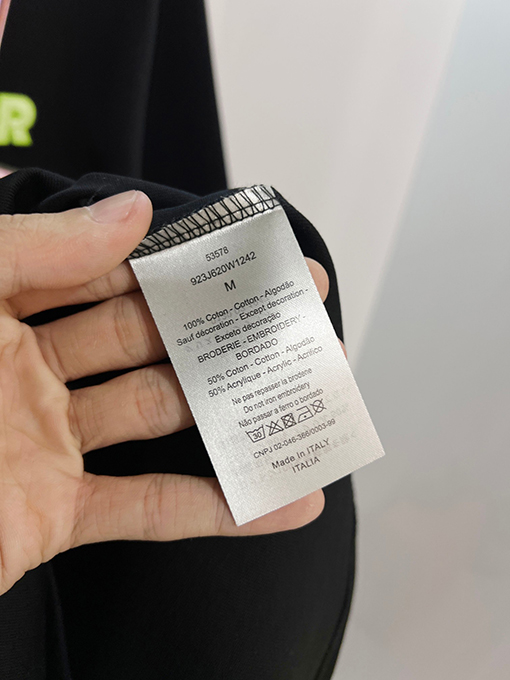 ディオールコピー 緑の1947バッジCDの刺繍ロゴ入り半袖Tシャツ