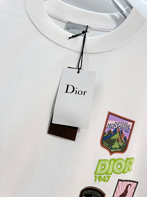 ディオールコピー 緑の1947バッジCDの刺繍ロゴ入り半袖Tシャツ