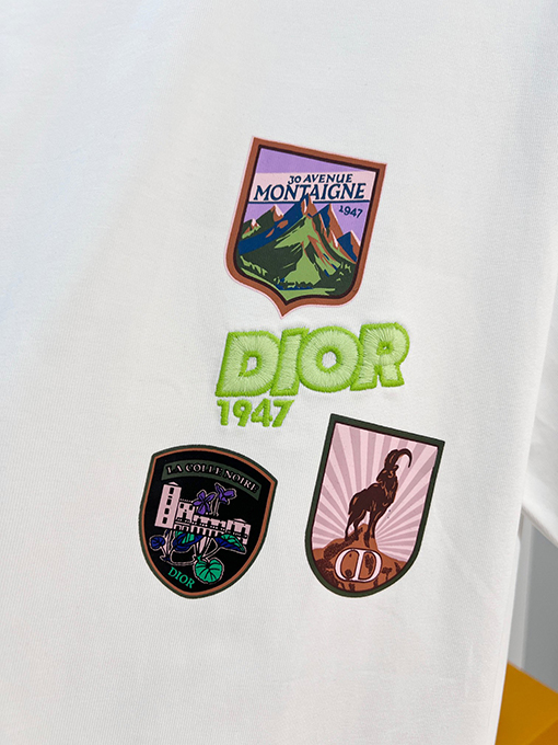 ディオールコピー 緑の1947バッジCDの刺繍ロゴ入り半袖Tシャツ