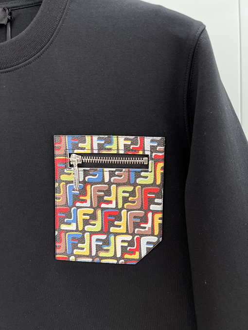 フェンディ カラフルなFFロゴ入りジッパー付きパッチポケットが胸元に付いたニットクルーネックのスウェットシャツ