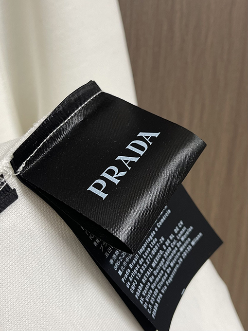 プラダ PRADA 新モデルロゴレタークルーネック スウェットシャツ