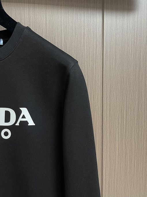 プラダ PRADA 新モデルロゴレタークルーネック スウェットシャツ