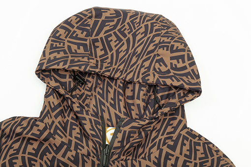 フェンディ 秋と冬にぴっ両面たりのリバーシブルパッチワークジャケット