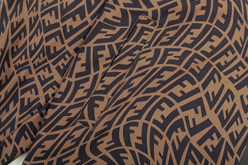 フェンディ 秋と冬にぴっ両面たりのリバーシブルパッチワークジャケット