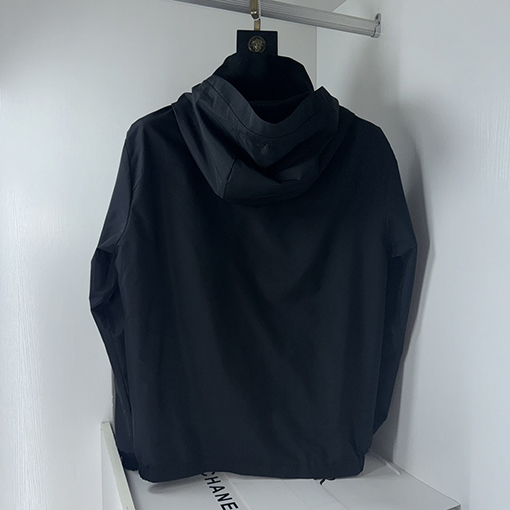 モンクレール 新しいジャケット／ウィンドブレーカー